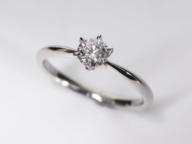 どう選ぶ⁉婚約指輪のダイヤモンド～カラット数～