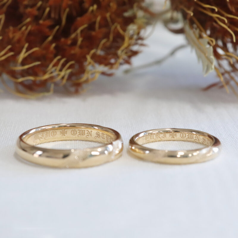浜松　オーダーメイド結婚指輪／イエローゴールドのリングに輝くスターダストのライン