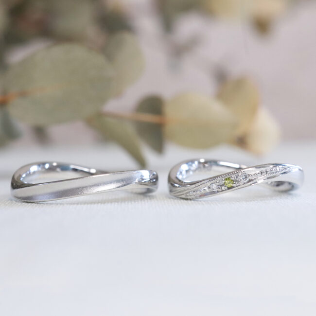 浜松　手作り結婚指輪／インフィニティラインにペリドットカラーのダイヤモンドをポイントに