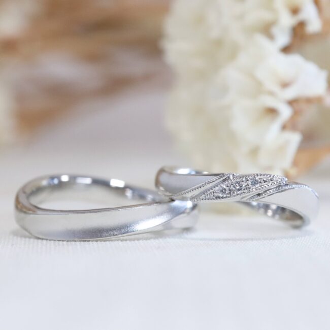 浜松　オーダーメイド結婚指輪／3石のダイヤモンドを囲うミル打ちデザイン
