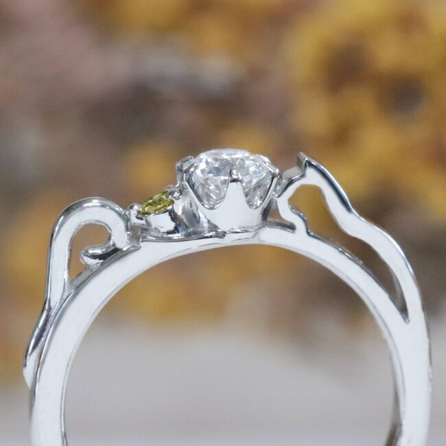 浜松　ねこモチーフとイエローダイヤの婚約指輪