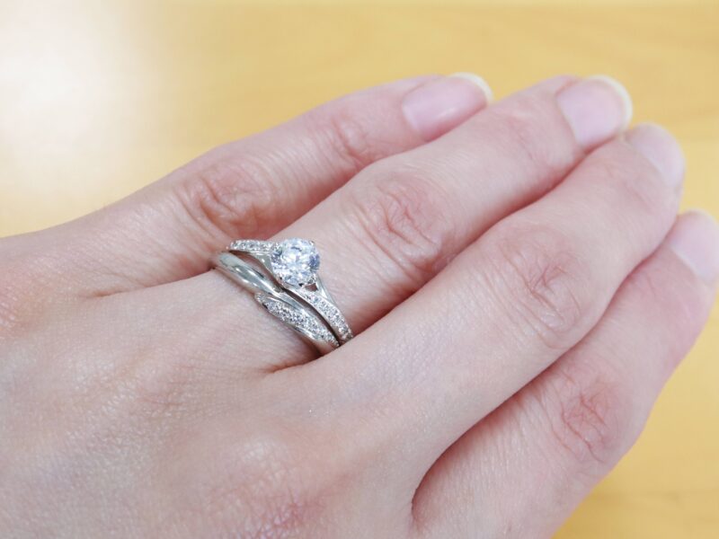 婚約指輪と結婚指輪の重ね着け、失敗しないための6つのポイント