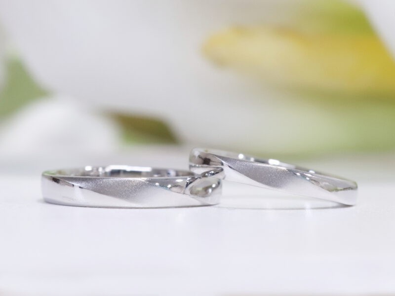 銀色の結婚指輪　プラチナとシルバーは何が違う？