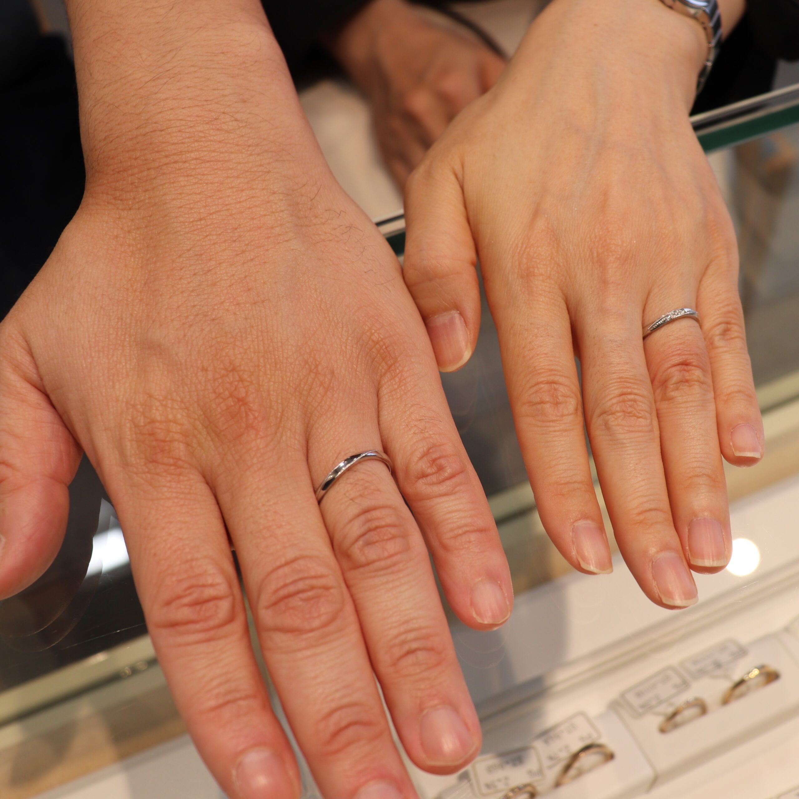 オーダーメイド結婚指輪／ゆるやかなウェーブに輝くミル打ちライン