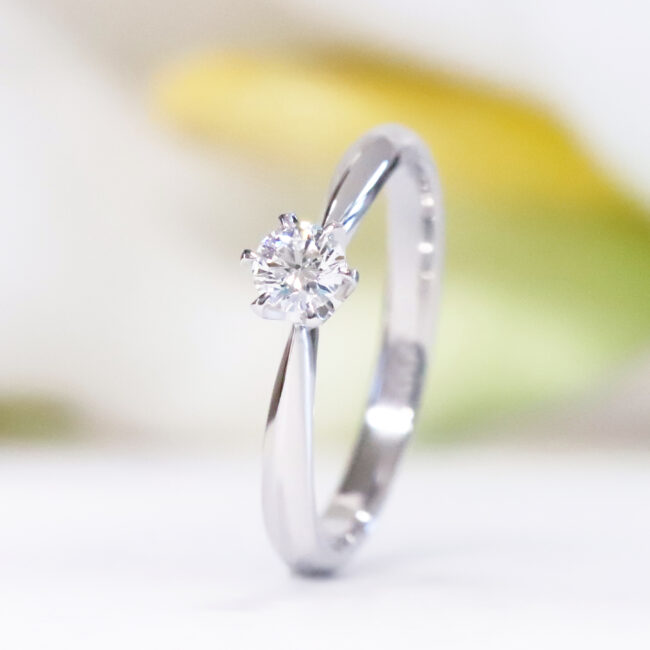 浜松　オーダーメイド婚約指輪／ダイヤモンドが引き立つシンプル6本爪