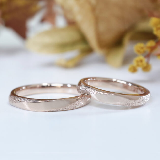 浜松　オーダーメイド結婚指輪／花（サンダーソニア）の刻印