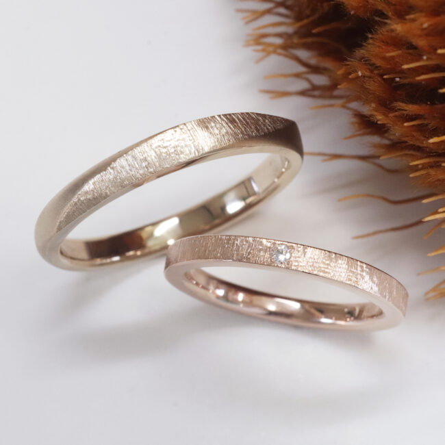 浜松市　オーダーメイド結婚指輪／削りだしによる力強い縦のテクスチャー