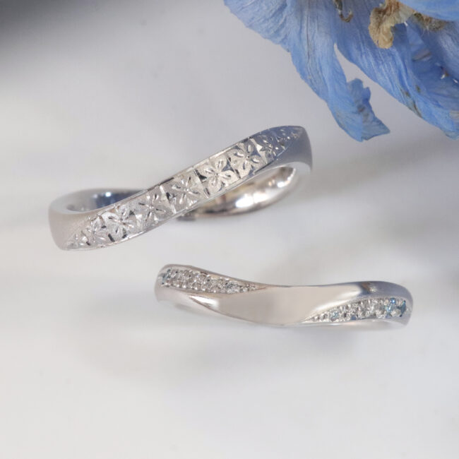 浜松　オーダーメイド結婚指輪／ワスレナグサの彫りとブルーダイヤ